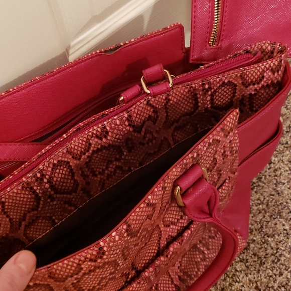Faux Red Snakeskin Big Convertable Bag - Picture 4 of 4